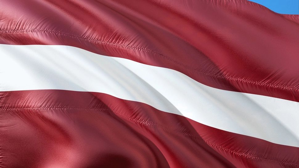 Letonia interzice toate televiziunile cu sediul în Rusia