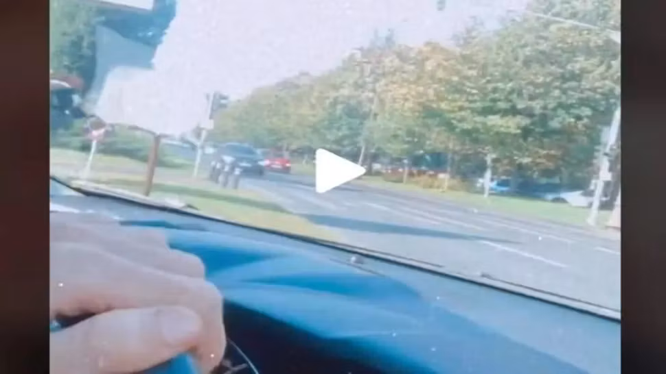 VIDEO – Cum să deblochezi rapid o intersecție din București prin care nu ai loc să treci – Imaginile au devenit virale