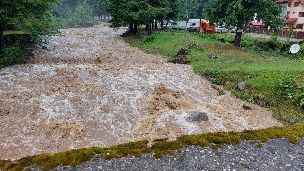 Cod galben de inundaţii pe 8 râuri, vineri și sâmbătă. Care sunt zonele vizate