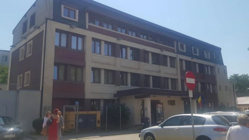 Mașina unui judecător, VANDALIZATĂ după ce l-a condamnat pe primarul din Medgidia