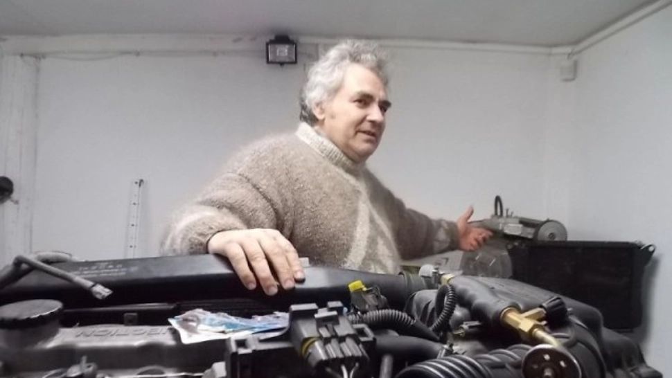Mașina care merge cu apa. Un român a dat lovitura, alimentează o dată la 2 luni