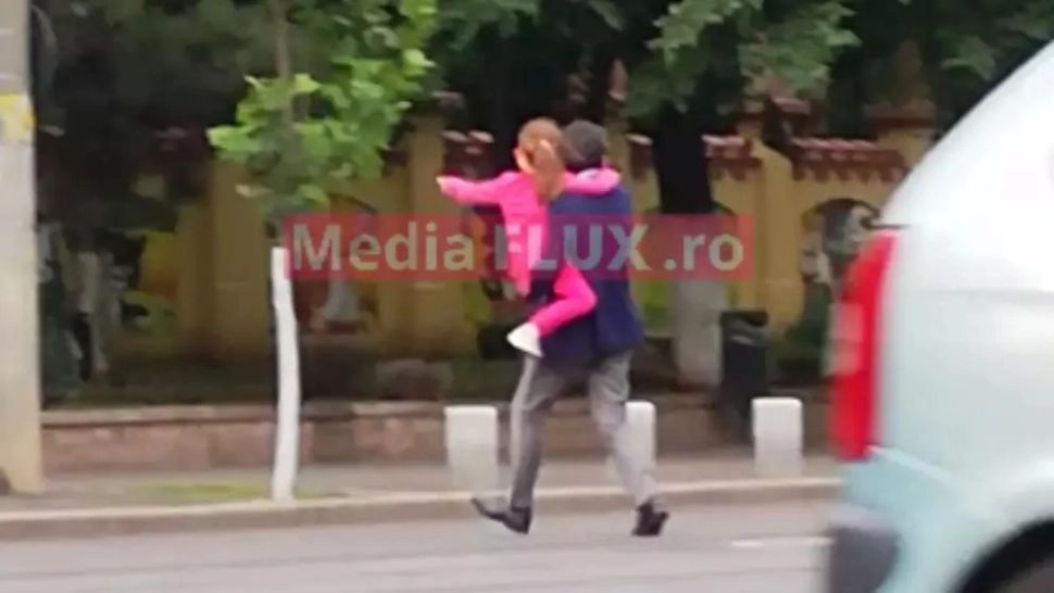 Nicușor Dan, reacție halucinantă după ce a fost filmat în timp ce traversa strada prin loc nepermis: "Am deranjat anumite grupuri de interese"