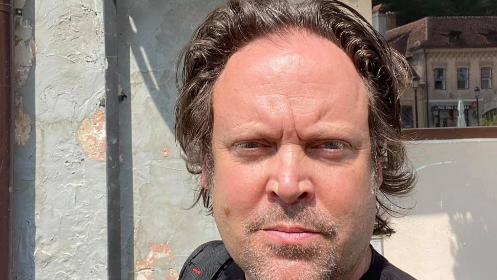 Au fost prinși cei care l-au jefuit pe jurnalistul britanic Charlie Ottley