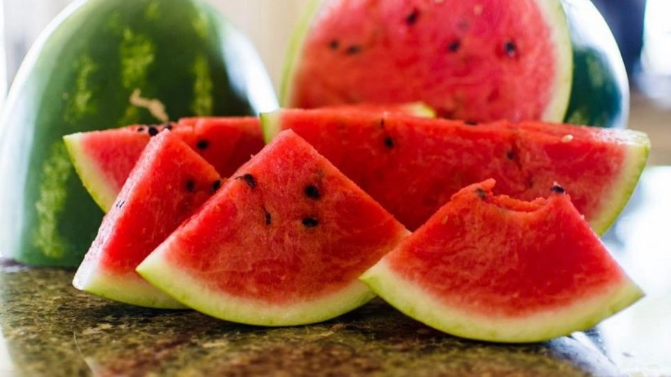 Puțină lume știe ce se întâmplă în corp după ce mănânci pepene roșu - Efectele nebănuite