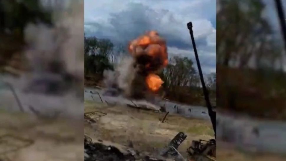 Militarii ucraineni au aruncat în aer un pod construit de ruși în Lugansk - VIDEO