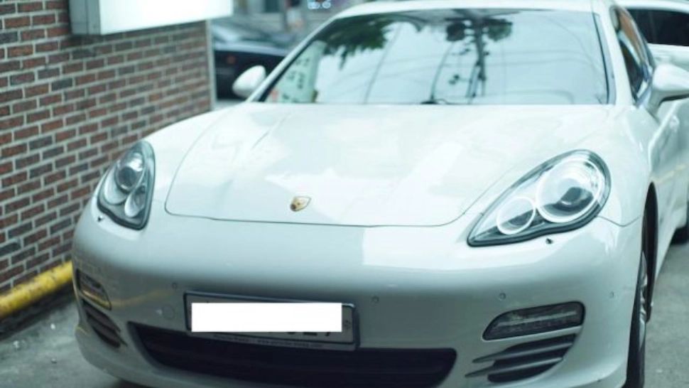 Alertă pe șosele. A vrut să vândă o mașină de lux, dar ”cumpărătorul” a fugit cu ea