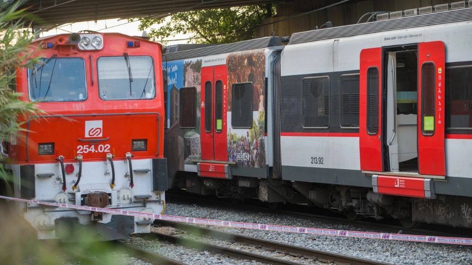 Accident feroviar lângă Barcelona: 22 de victime, după ce un tren s-a ciocnit cu o locomotivă  