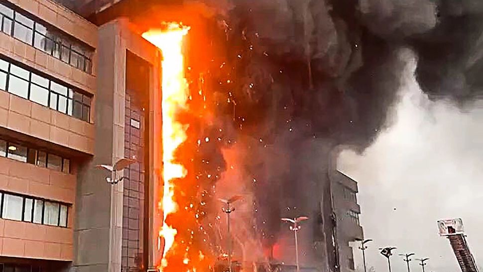 Incendiu violent la o clădire de birouri din Moscova. 120 de persoane au fost evacuate - VIDEO&FOTO