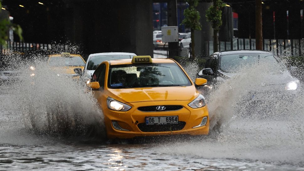 O furtună a făcut prăpăd în Turcia. Cel puțin un om a murit și alți 11 au fost răniți