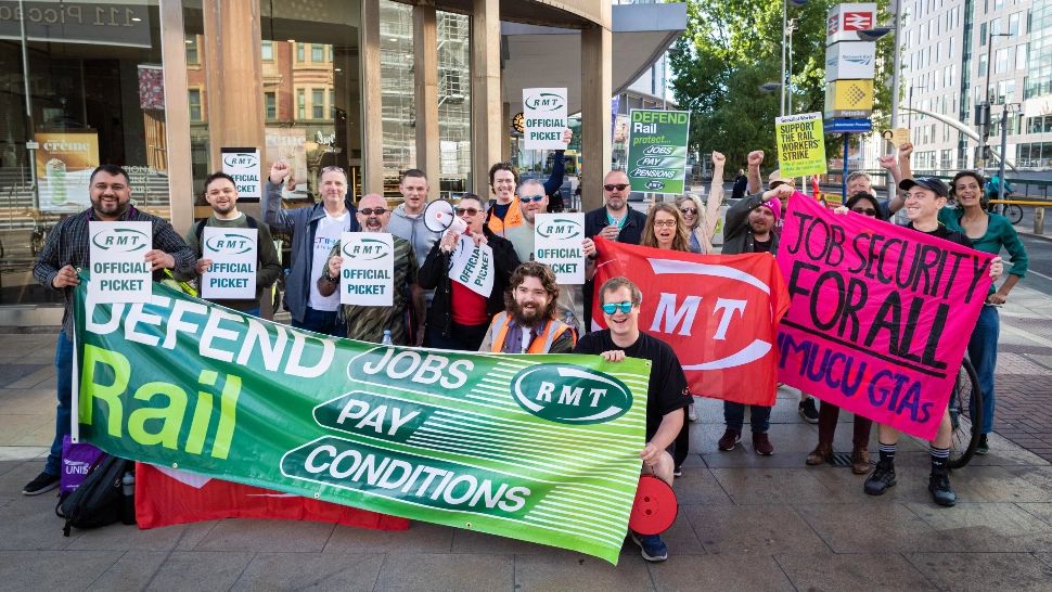 Marea Britanie, blocată de cea mai mare grevă feroviară din ultimii 30 de ani - FOTO