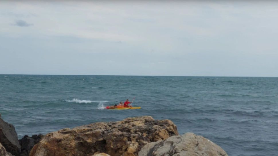 Pericol de înec pe Litoral. Salvamarii au ridicat steagul roșu, 2 persoane au fost salvate în ultima clipă