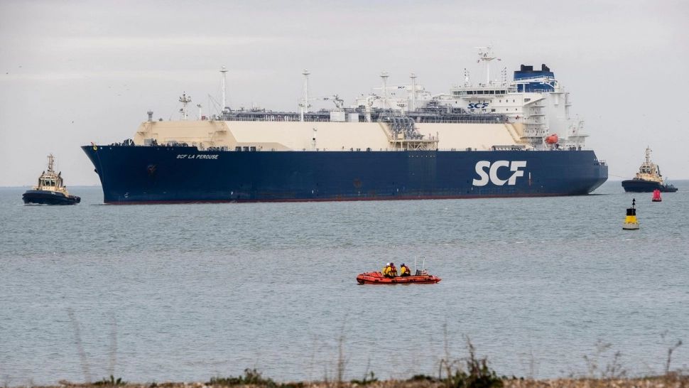 Război Ucraina. Metoda prin care navele rusești livrează petrol în Europa și evită sancțiunile UE