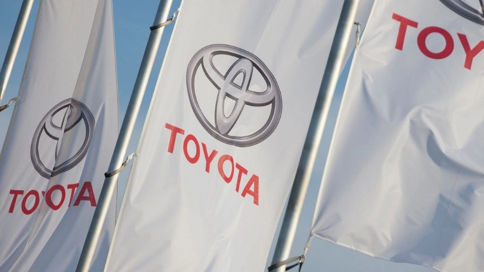 Debut cu stângul, pentru Toyota. La nici 2 luni de la lansare, prima mașină electrică din istoria companiei este rechemată în service