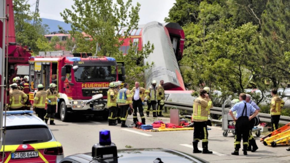 Mai mulți morți și zeci de răniți. Un tren a DERAIAT în Germania - VIDEO&FOTO