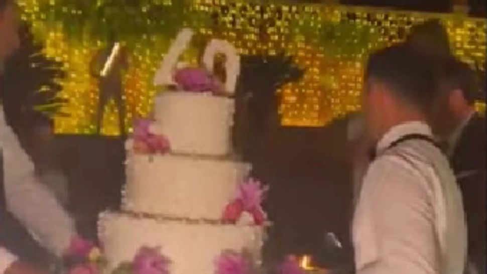 Rareș Bogdan și-a sărbătorit soția în Italia. Petrecere în alb, cu zeci de invitați - VIDEO