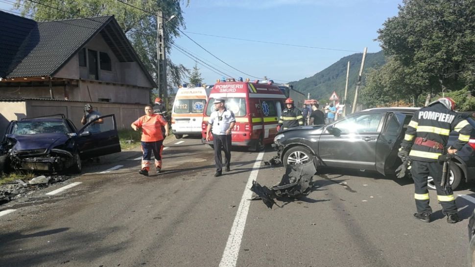 Accident cu victime multiple în Oituz! Printre răniți, și un copil - Două ambulanțe și un echipaj SMURD, trimise să intervină