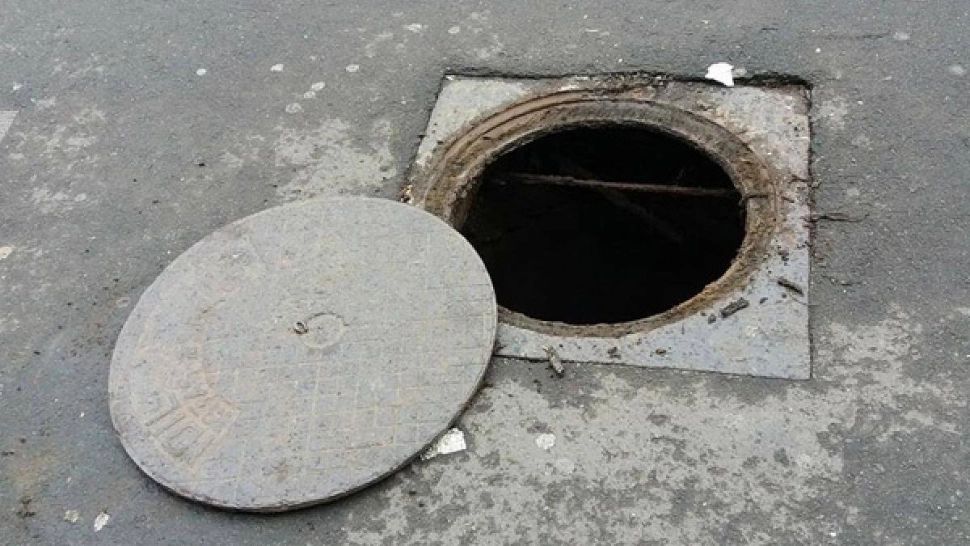 Despăgubiri de 25.000 de lei după ce o femeie a căzut într-un canal și și-a fracturat mâna