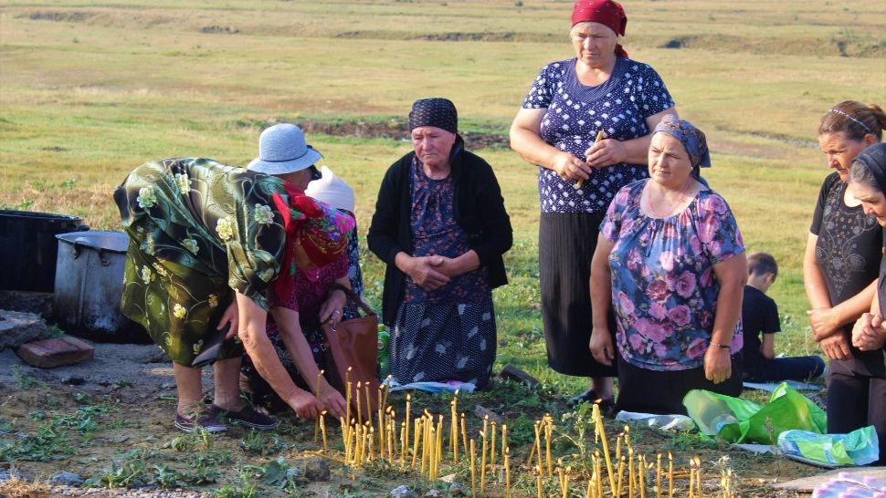 SECETA în România. Apă potabilă cu rație în mai multe județe - Oamenii, disperați, se roagă pe câmp