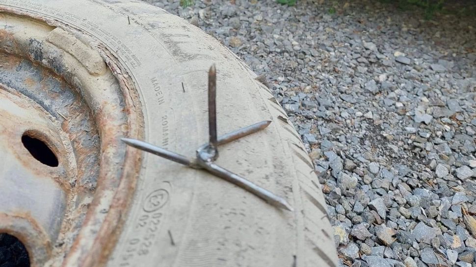 Salvamont Mureș avertizează că sunt capcane puse pe traseele turistice din Călimani: Cuie sudate împreună și împrăștiate pe jos - FOTO