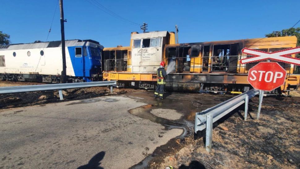 Locomotiva unui tren cu 100 de pasageri a luat FOC, în mers! GESTUL EROIC al mecanicului