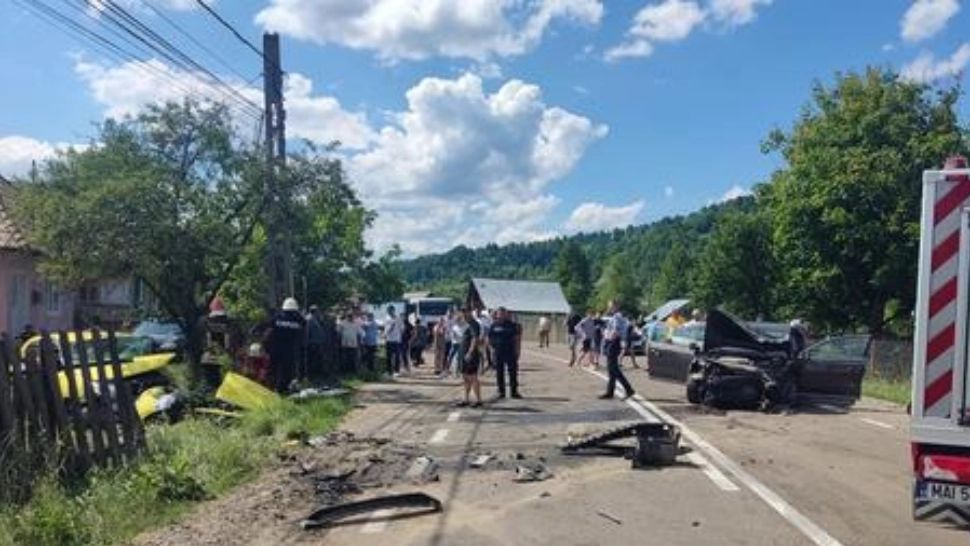 Accident violent între Onești și Miercurea Ciuc: Două mașini s-au ciocnit în curbă - Unul dintre șoferi A MURIT - Trafic oprit | FOTO