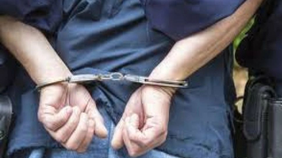 Atac ca-n filme în plină stradă, în Timișoara: femeie imobilizată și amenințată cu un cuțit. CINE este agresorul