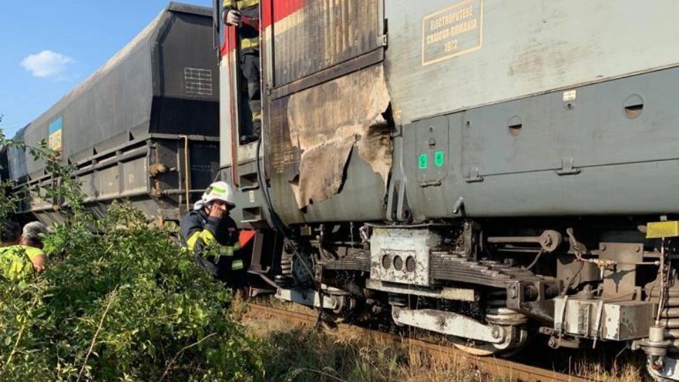 Incendiu de amploare la o locomotivă a unui tren de marfă, în Mehedinţi