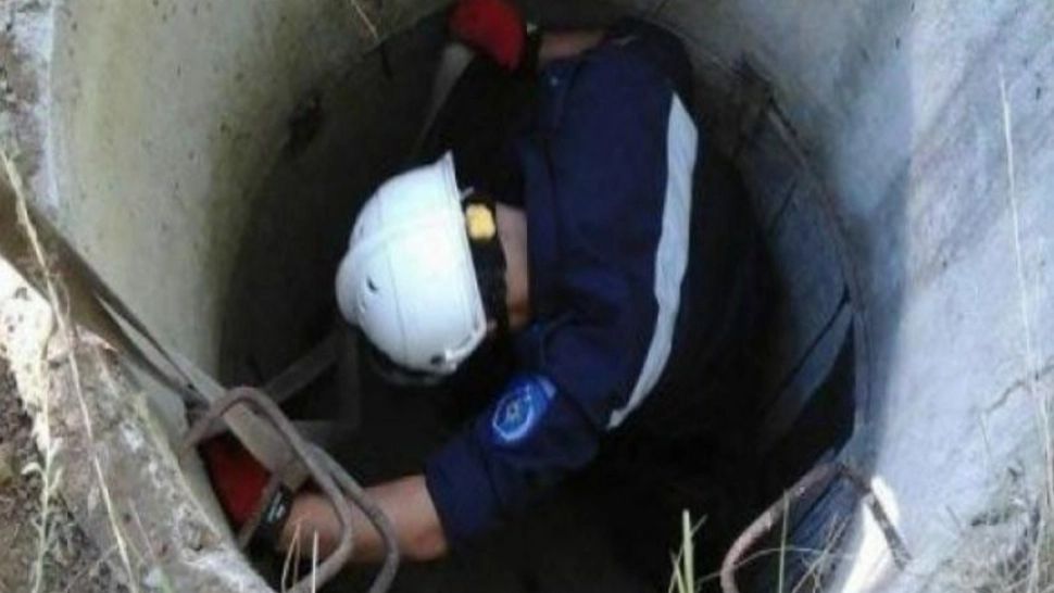 Un om a MURIT după ce a căzut într-o groapă nesemnalizată, în comuna Floreşti