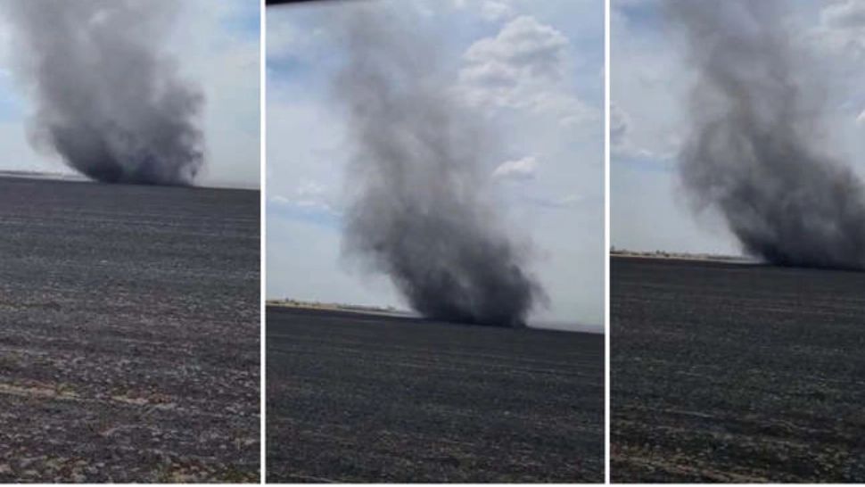Fenomen neobișnuit la Arad. Mai multe vârtejuri au ridicat flăcările incendiilor și au propagat focul - VIDEO