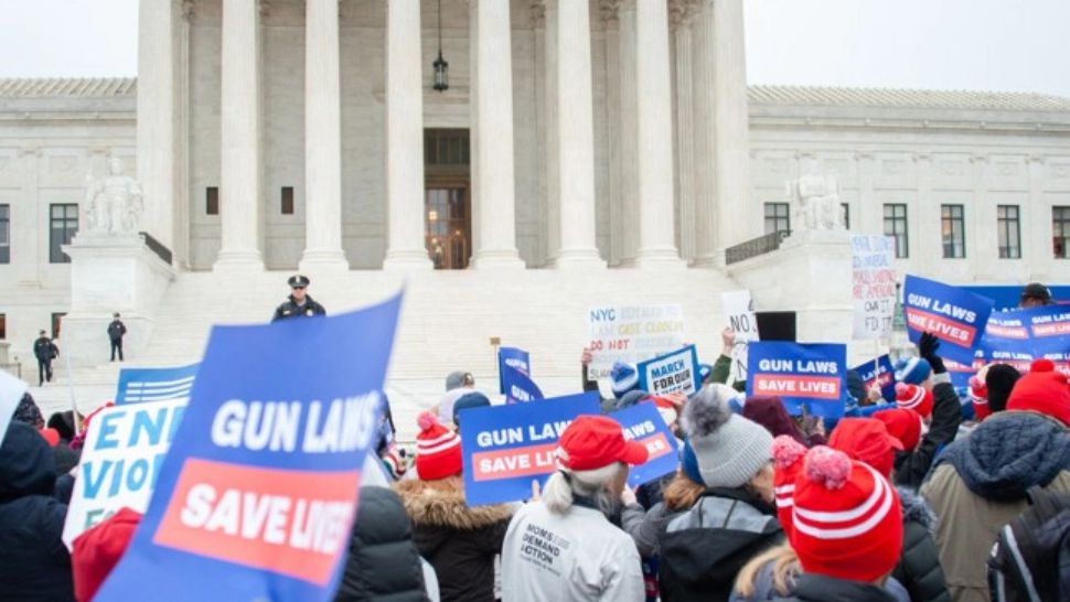 Armele de foc, interzise în New York, inclusiv în celebra Times Square - Decizia Curții Supreme a fost anulată