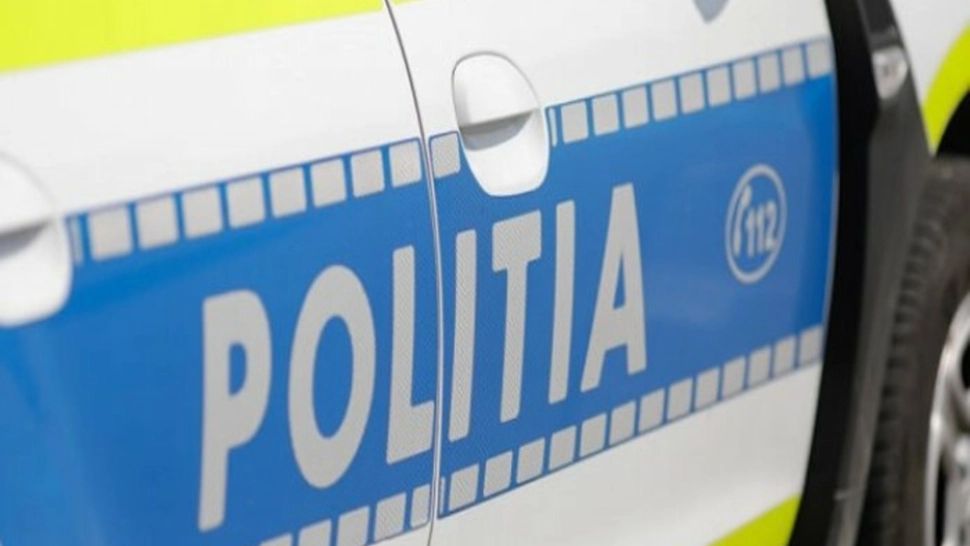 Polițiști, luați la bătaie de participanții la un cortegiu funerar, în Dâmbovița! SCANDAL uriaș