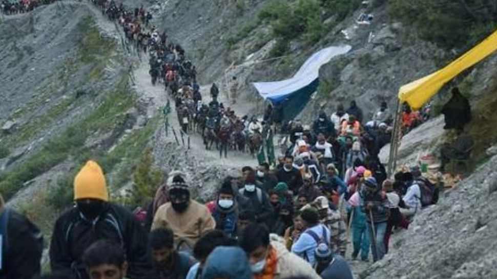 Tragedie în India - 13 MORȚI și 36 dispăruți la un templu din Cașmir, după ploile torențiale - Momentul viiturii - VIDEO