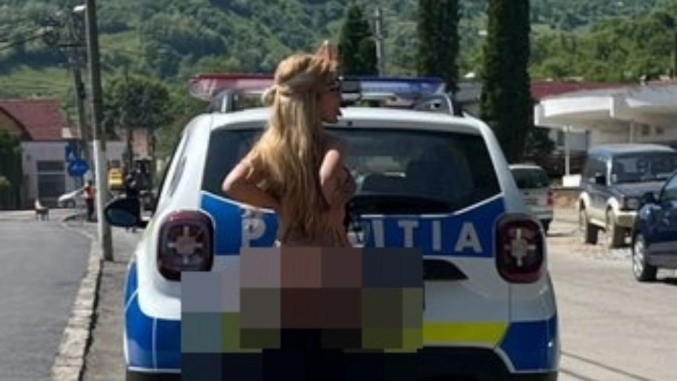 Vedeta pe tiktok, fotografii indecente lângă mașina Poliției - Ce sancțiune a primit