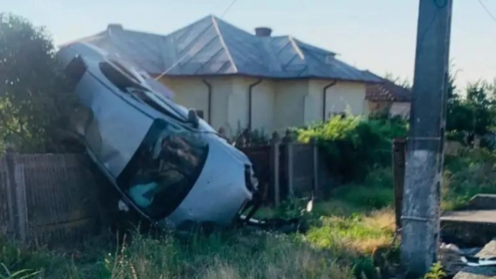 Accident în Dolj. Medic prins băut la volan, după ce s-a răsturnat cu mașina când mergea spre spital - VIDEO