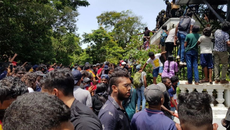 Stare de urgență în Sri Lanka. Protestatarii sunt atacați cu gaze lacrimogene - VIDEO&FOTO