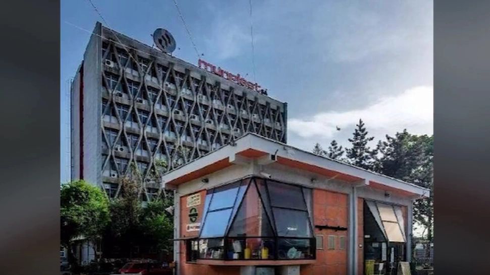Fabrica-simbol Munplast, din Drumul Taberei, PUSĂ LA PĂMÂNT! Pe locul ei, RECHINII IMOBILIARI vor ridica blocuri 
