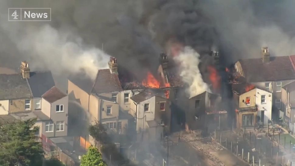 APOCALIPSA METEO lovește Europa! Tot mai multe țări, DISTRUSE de INCENDII. UE e în ALERTĂ - VIDEO