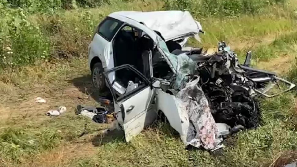 Trupurile celor 5 membri ai familiei moarte în accidentul cumplit din Teleorman, aduse acasă în sicrie. Momente DRAMATICE