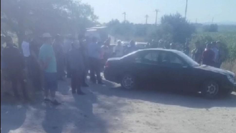  Protest pe drumul spre Cincșor, care face legătura cu Grupul de Lupta al NATO. Ce-i nemulțumește pe localnici