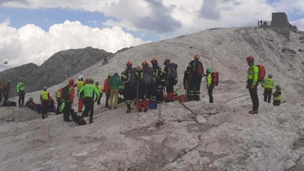 Povestea tulburătoare de la Marmolada. Primul salvator descrie imagini de coșmar: „Vârful muntelui a coborât, blocuri de gheață, morți...”