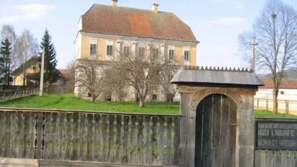 Orori ascunse la casa de copii din Băile Tușnad. Instituția e susținută de fundația unui călugăr din Harghita