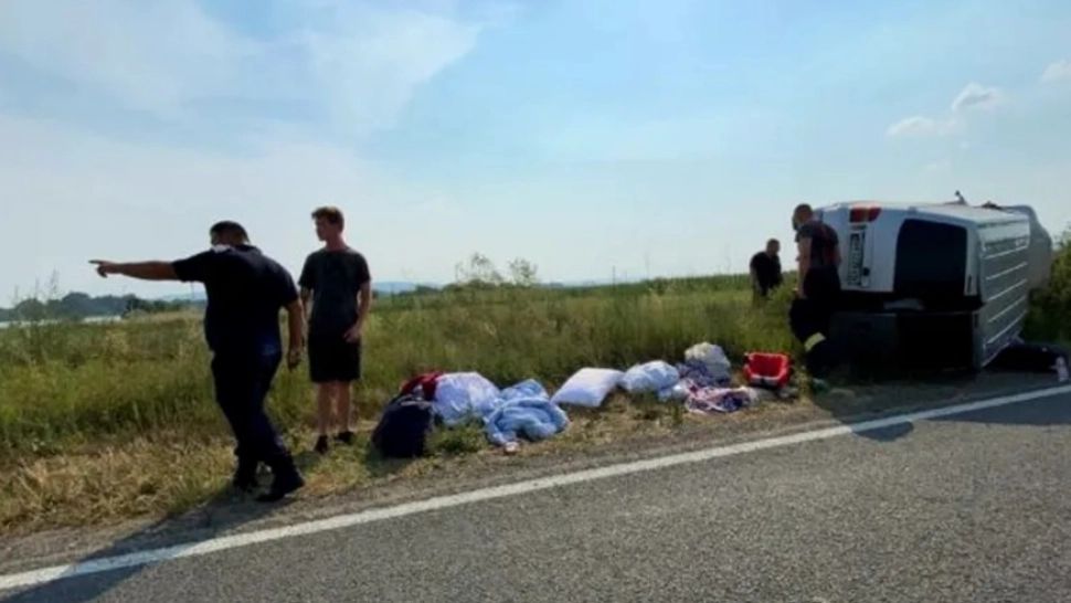 Accident cu 9 victime, între care 4 copii, în Caraș-Severin - un microbuz s-a răsturnat