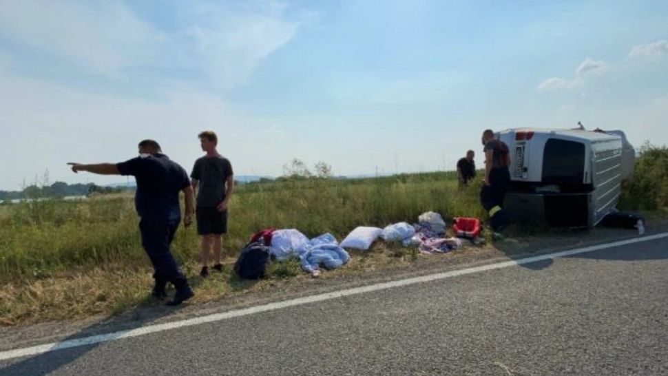 9 ucraineni, răniți într-un accident pe Clisura Dunării. 2 copii în stare gravă, a intervenit elicopterul SMURD