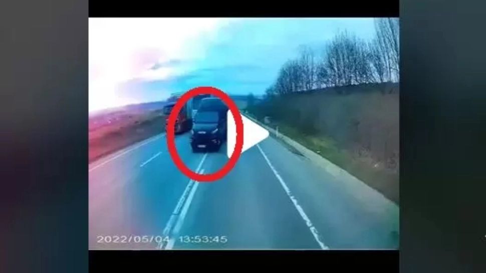 VIDEO – Imaginile în care un șofer a fentat moartea pe șoselele din România – Accident evitat la limita