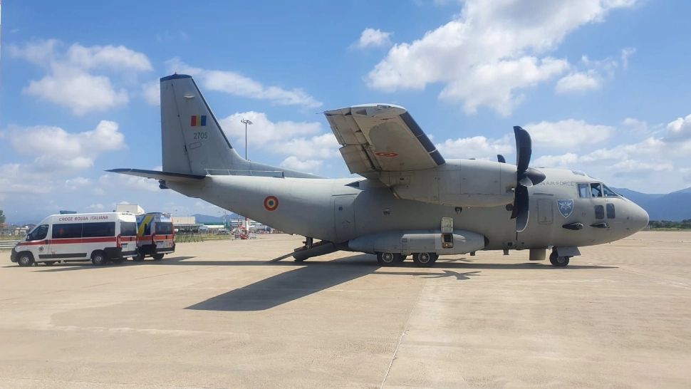 Doi pacienți nou-născuţi aflaţi în stare gravă, transportați de urgență în Italia cu o aeronavă MApN