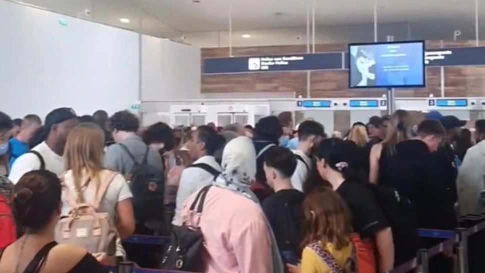 Alertă de călătorie pentru Franța. Perturbări SEMNIFICATIVE ale curselor aeriene, HAOS pe aeroporturi