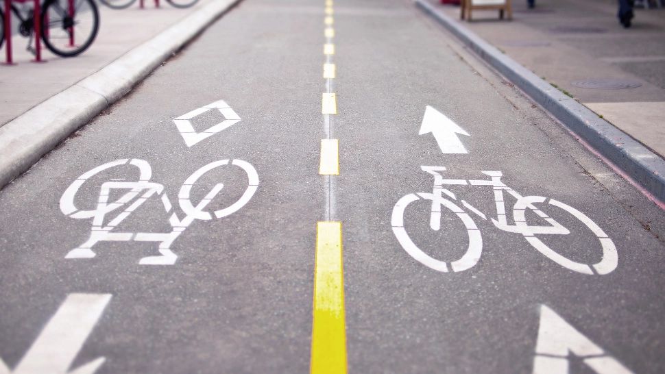 O investiţie cu fonduri europene a atras un val de controverse. Piste construite pentru bicicliști inexistenți - VIDEO