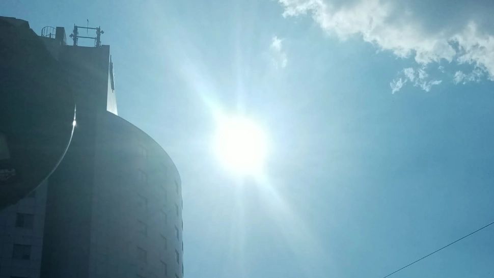 Alertă meteo, cod PORTOCALIU de caniculă în București. Căldură persistentă și instabilitate în toată țara - zonele lovite de FURTUNI 