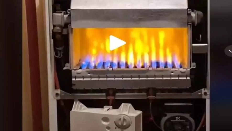 VIDEO – A deschis cutia centralei termice de apartament și a rămas uimit de ceea ce a văzut în interior