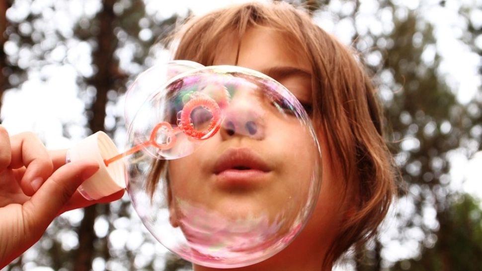 IMPOZIT pe premiile copiilor, într-o comună din Vaslui - primarul dă cu o mână, ia cu alta